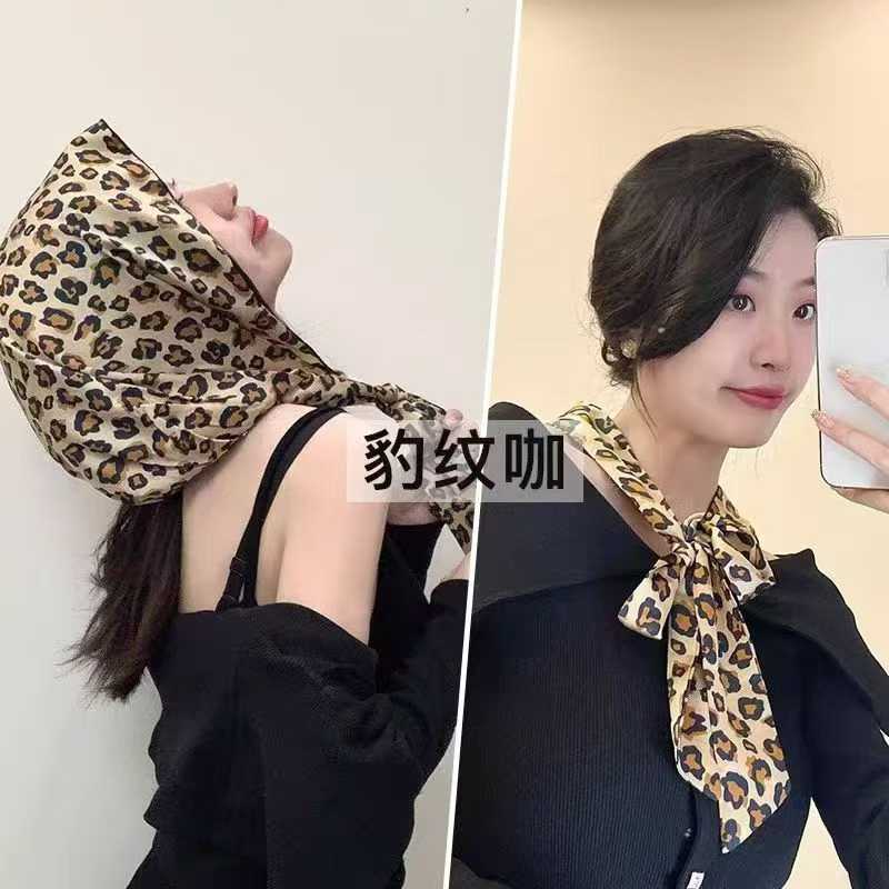 أوشحة وأغطية للرأس حريرية متعدد الاستخدامات أوشحة وأغطية للرأس حريرية متعدد الاستخدامات