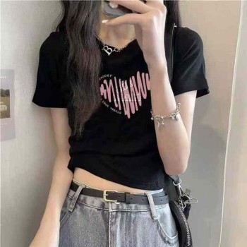 بلوزة صيفية جديدة بطبعة قلب بلوزة صيفية جديدة بطبعة قلب