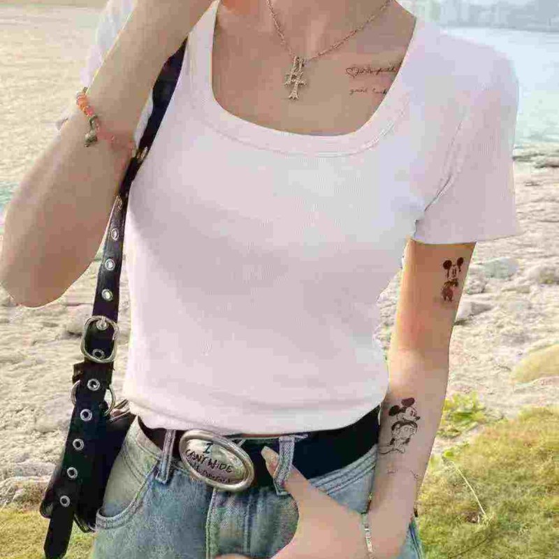 تيشيرت نسائي بسيط وأنيق تيشيرت نسائي بسيط وأنيق