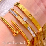 المجوهرات بالطلاء الذهبي