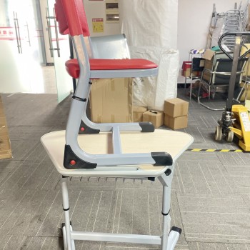 مجموعة الأثاث المدرسي في الفصول الدراسية مجموعة طالب مكتب وكرسي واحد خشبي القراءة الجامعي كراسي للتعليم