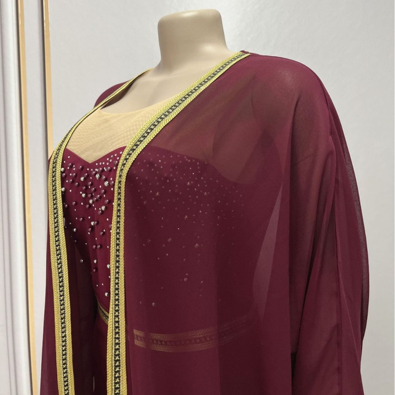 ملابس عربية ، طقم أنيق مطرز من قطعتين فستان مكس بصدر دانتيل شفاف مع عباية أنيقة