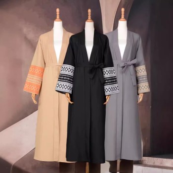 الملابس العربية, عباية روب مفتوحة باكمام فصفاضة مطرزة