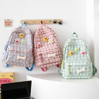 حقيبة ظهر انثوية بالوان واضافات مرحة