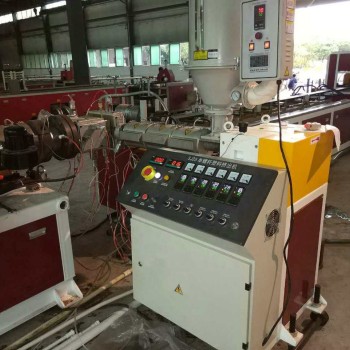 آلة بثق صغيرة مشتركة لآلات بثق أغطية PVC/WPC