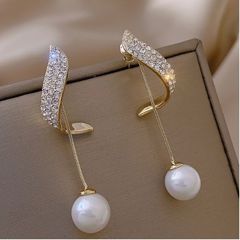 ضوء ترف تصميم الأزياء الراقية مساء اللباس الجديد مزاجه لؤلؤة أقراط شبكة الأحمر تنفجر المرأة أقراط