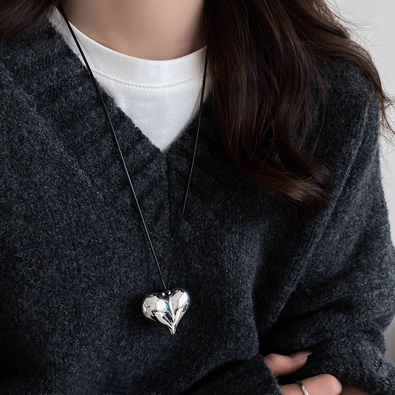 زن الصينية الجديدة قلادة من النحاس ريشة البوهيمي الرياح الوطنية للمرأة طبقة مزدوجة مطوية طويلة سترة سلسلة التبعي