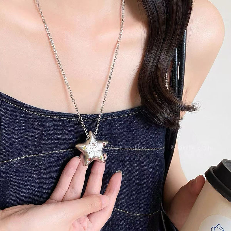 زن الصينية الجديدة قلادة من النحاس ريشة البوهيمي الرياح الوطنية للمرأة طبقة مزدوجة مطوية طويلة سترة سلسلة التبعي