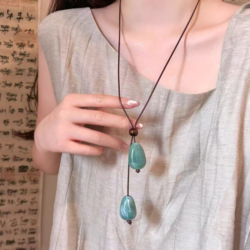 زن الصينية الجديدة قلادة من النحاس ريشة البوهيمي الرياح الوطنية للمرأة طبقة مزدوجة مطوية طويلة سترة سلسلة التبعي