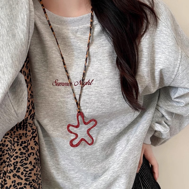 زن الصينية الجديدة قلادة من النحاس ريشة البوهيمي الرياح الوطنية للمرأة طبقة مزدوجة مطوية طويلة سترة سلسلة التبعي