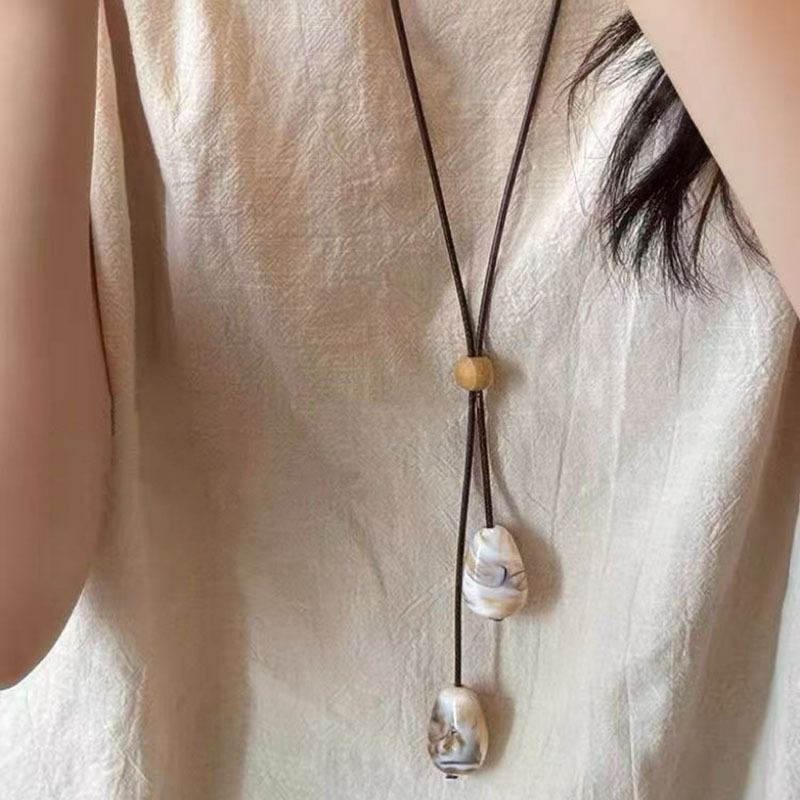 زن الصينية الجديدة قلادة من النحاس ريشة البوهيمي الرياح الوطنية للمرأة طبقة مزدوجة مطوية طويلة سترة سلسلة التبعي