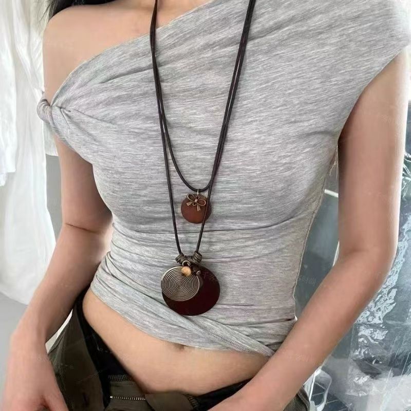 زن الصينية الجديدة قلادة من النحاس ريشة البوهيمي الرياح الوطنية للمرأة طبقة مزدوجة مطوية طويلة سترة سلسلة التبعي