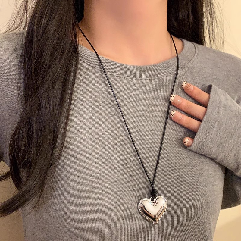 زن الصينية الجديدة قلادة من النحاس ريشة البوهيمي الرياح الوطنية للمرأة طبقة مزدوجة مطوية طويلة سترة سلسلة التبعي