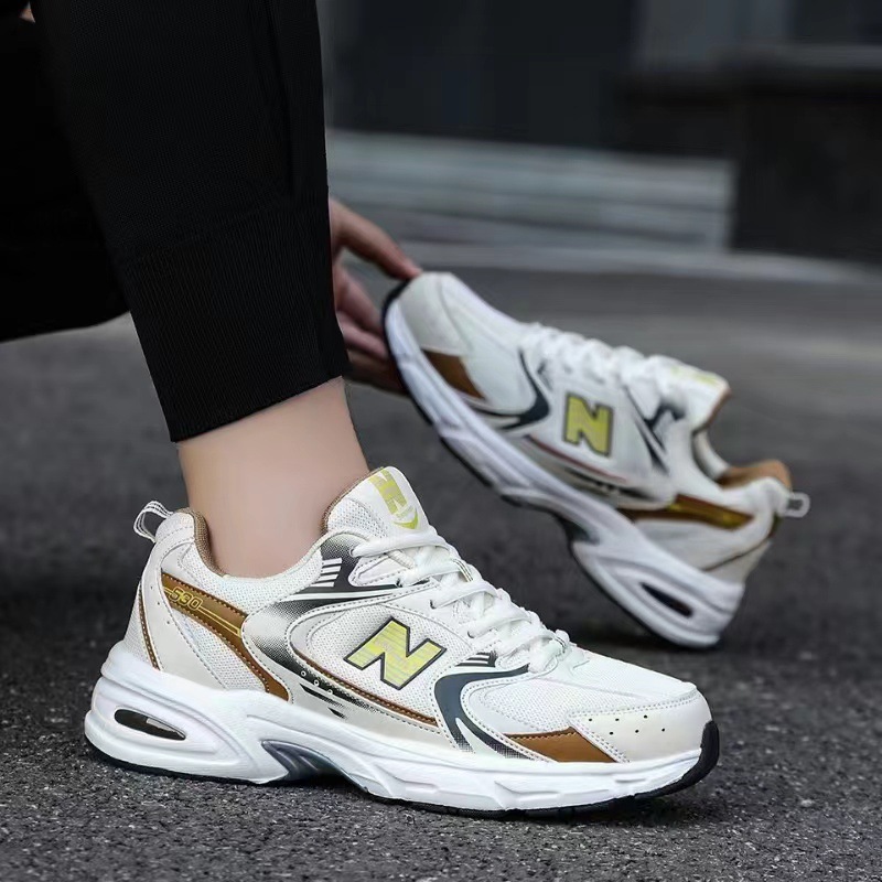 أحذية رياضية رجالية ونسائية كلاسيكية  منوعة