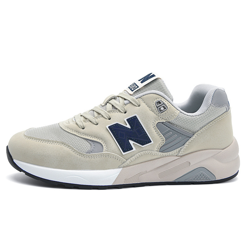 أحذية رياضية رجالية ونسائية كلاسيكية  منوعة