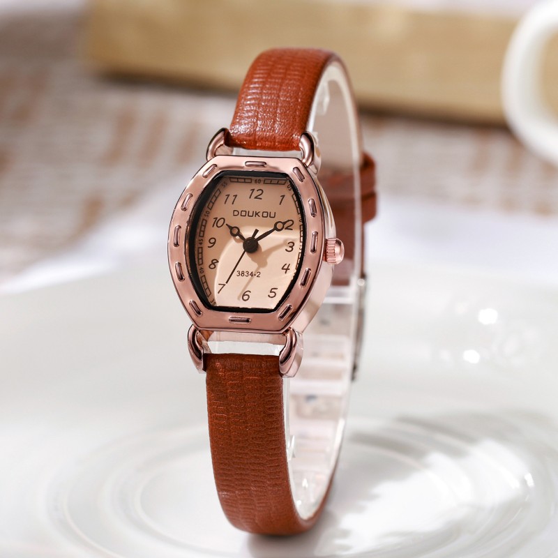 العلامة التجارية الجديدة الرجعية حزام من الجلد على شكل برميل النبيذ السيدات ووتش العلامة التجارية الجديدة الرجعية حزام من الجلد على شكل برميل النبيذ السيدات ووتش