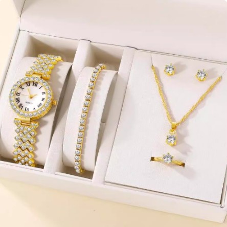 طقم من 5 قطع من ساعات نسائية من الفولاذ  بثلاث عيون للنساء بتصميم كوري كاجوال (علبة برتقالية) طقم من 5 قطع من ساعات نسائية من الفولاذ  بثلاث عيون للنساء بتصميم كوري كاجوال (علبة برتقالية)