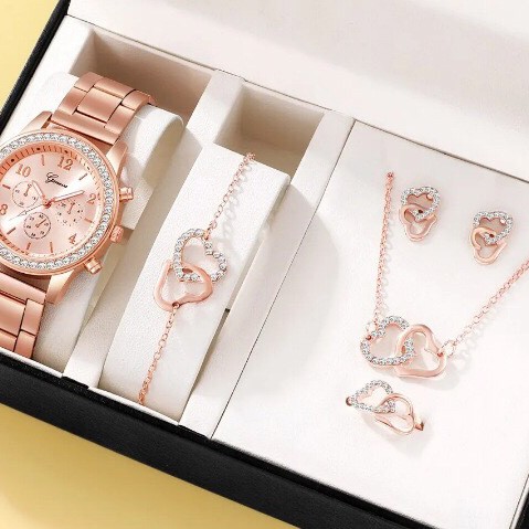 طقم من 5 قطع من ساعات نسائية من الفولاذ  بثلاث عيون للنساء بتصميم كوري كاجوال (علبة برتقالية) طقم من 5 قطع من ساعات نسائية من الفولاذ  بثلاث عيون للنساء بتصميم كوري كاجوال (علبة برتقالية)