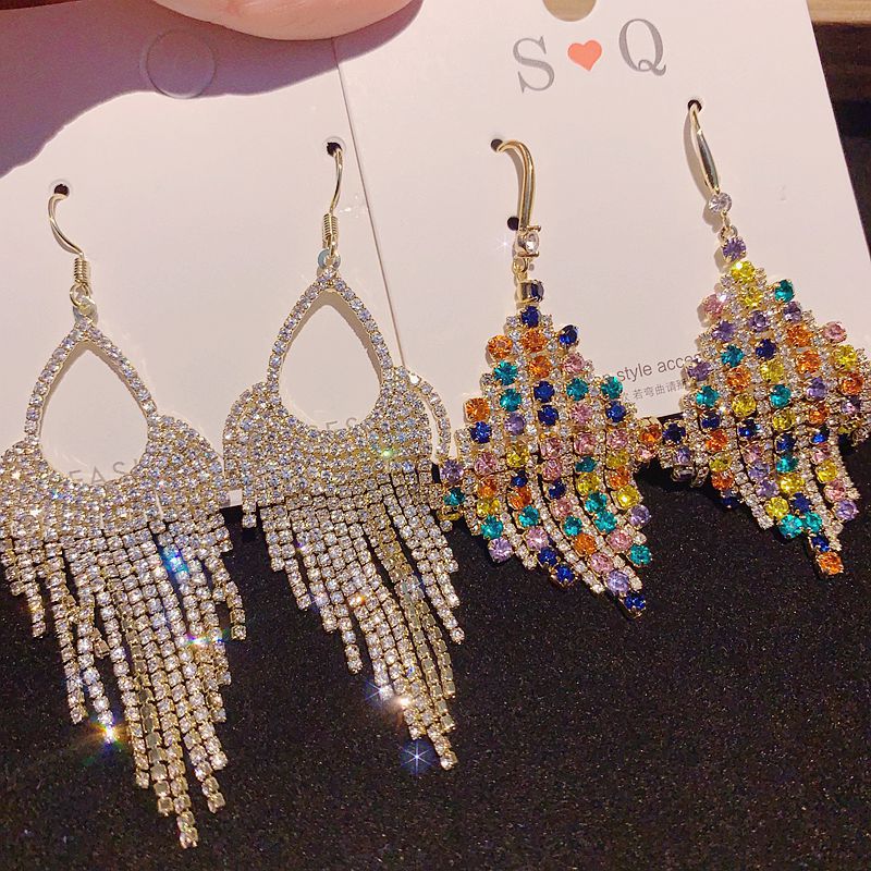 أقراط طويلة ومنوعة ذات جودة عالية مكونة من حجر الراين, اللؤلؤ و الكرستال الماسي, والأبرة من الفضة