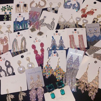 أقراط طويلة ومنوعة ذات جودة عالية مكونة من حجر الراين, اللؤلؤ و الكرستال الماسي, والأبرة من الفضة