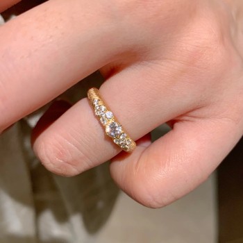 خاتم نهر النجوم المتناثرة الذهبي المرصع