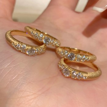 خاتم نهر النجوم المتناثرة الذهبي المرصع