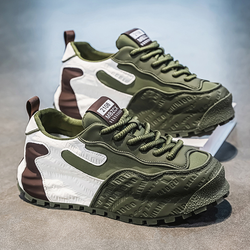 حذاء رجالي بتصميم جديد يسمح بمرور الهواء ومناسب لممارسة رياضة المشي والتنزه  