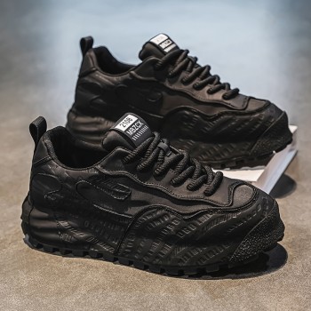 حذاء رجالي بتصميم جديد يسمح بمرور الهواء ومناسب لممارسة رياضة المشي والتنزه  