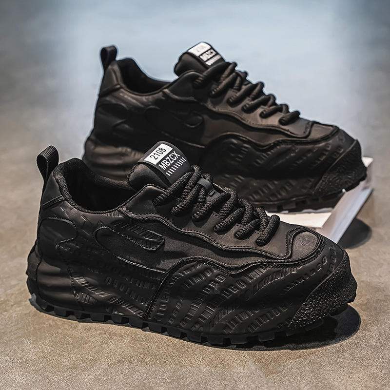 حذاء رجالي بتصميم جديد يسمح بمرور الهواء ومناسب لممارسة رياضة المشي والتنزه  