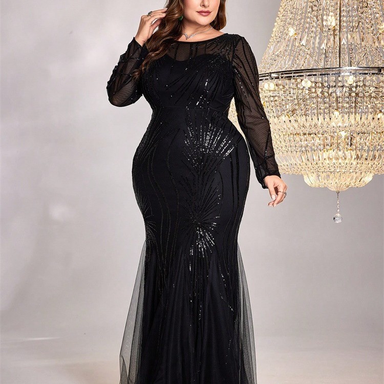 فستان جديد بمقاسات كبيرة مزين بالترتر، بياقة دائرية، بتصميم أنيق وقصة ضيقة وذيل سمكة، مناسب لوصيفات العروس، ولحفلات الزفاف والمناسبات المسائية.