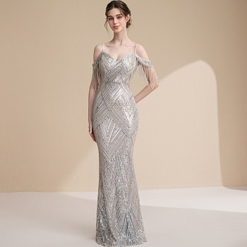 فستان سهرة نسائي فاخر مناسب للمناسبات الاجتماعية الراقية