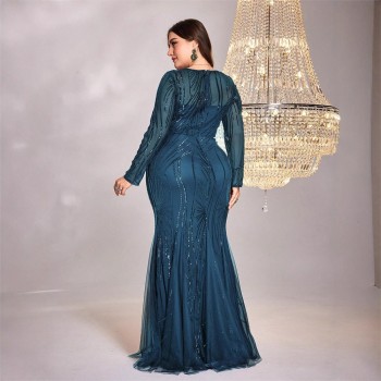 فستان جديد بمقاسات كبيرة مزين بالترتر، بياقة دائرية، بتصميم أنيق وقصة ضيقة وذيل سمكة، مناسب لوصيفات العروس، ولحفلات الزفاف والمناسبات المسائية.