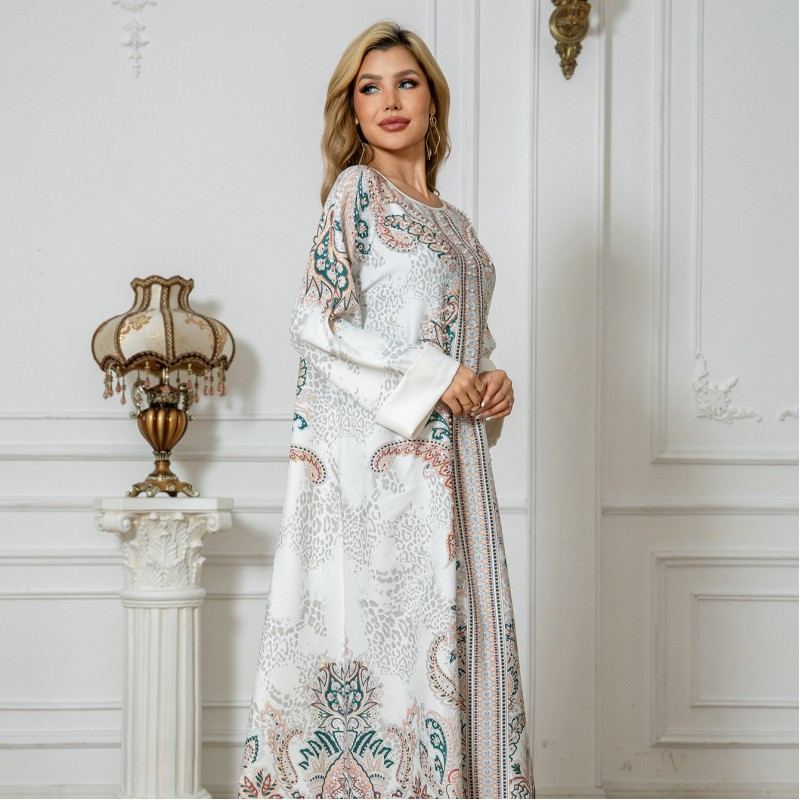 عباءة نسائية عربية مطبوعة ومزينة بالألماس والخرز 