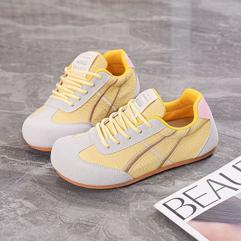 أحذية نسائية بيضاء أنيقة متعددة الاستخدامات