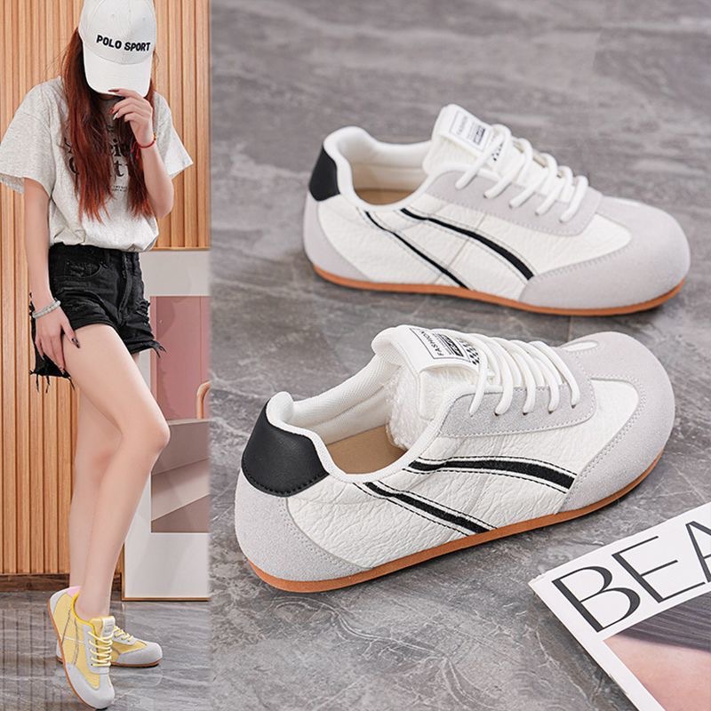 أحذية نسائية بيضاء أنيقة متعددة الاستخدامات