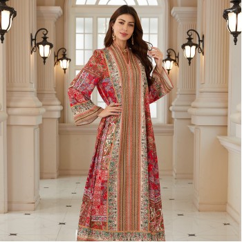 طقم عربي بغطاء رأس هودي مطبوع 