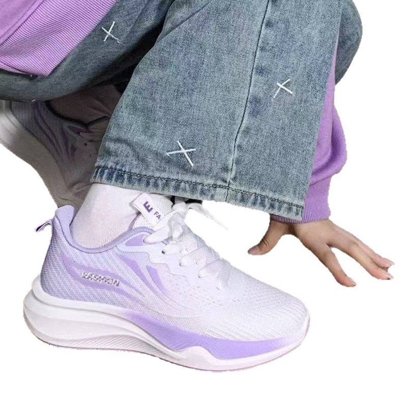 أحذية رياضية نسائية للطالبات