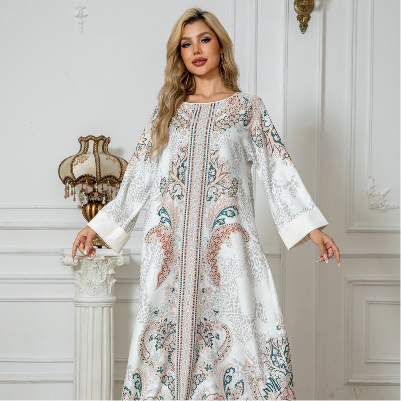 عباءة نسائية عربية مطبوعة ومزينة بالألماس والخرز 