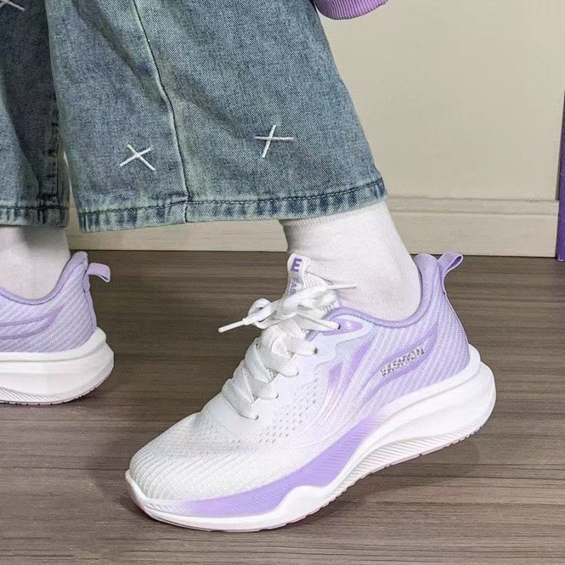 أحذية رياضية نسائية للطالبات