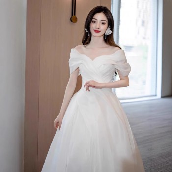 فستان زفاف أبيض جديد مكشوف الكتفين على الطراز الفرنسي لعام 2026 - فستان زفاف رئيسي أنيق