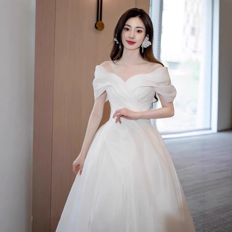 فستان زفاف أبيض جديد مكشوف الكتفين على الطراز الفرنسي لعام 2026 - فستان زفاف رئيسي أنيق