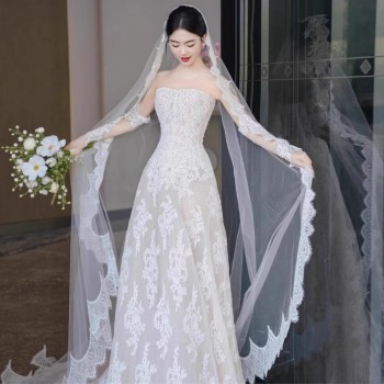 فستان زفاف بدون حمالات، تصميم فرنسي جديد لعام 2026، خفيف وبسيط مع ذيل قصير، فستان زفاف خفيف للعرائس قصيرات القامة