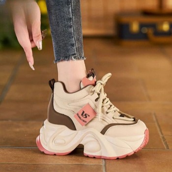 أحذية رياضية نسائية جديدة لخريف وشتاء 2025 ذات نعل سميك  