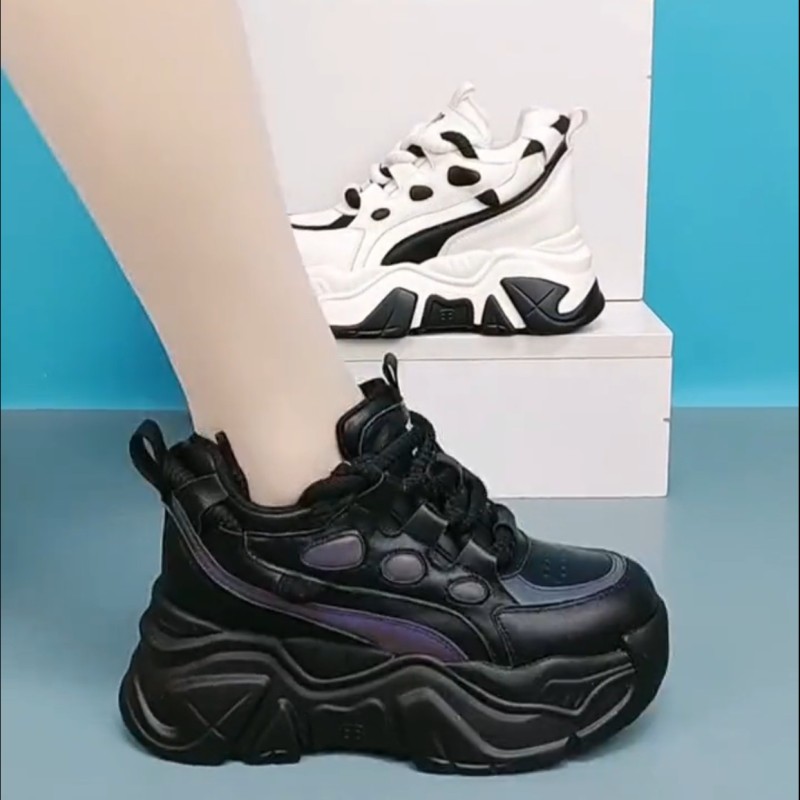 أحذية نسائية مخملية ا طراز شتاء 2025 الجديدة، أحذية رياضية كاجوال عالية المظهر