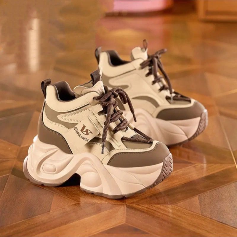 أحذية رياضية نسائية جديدة لخريف وشتاء 2025 ذات نعل سميك  