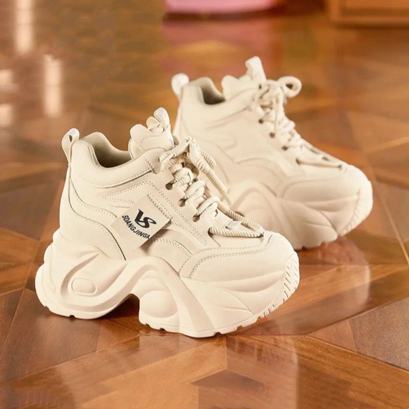 أحذية رياضية نسائية جديدة لخريف وشتاء 2025 ذات نعل سميك  