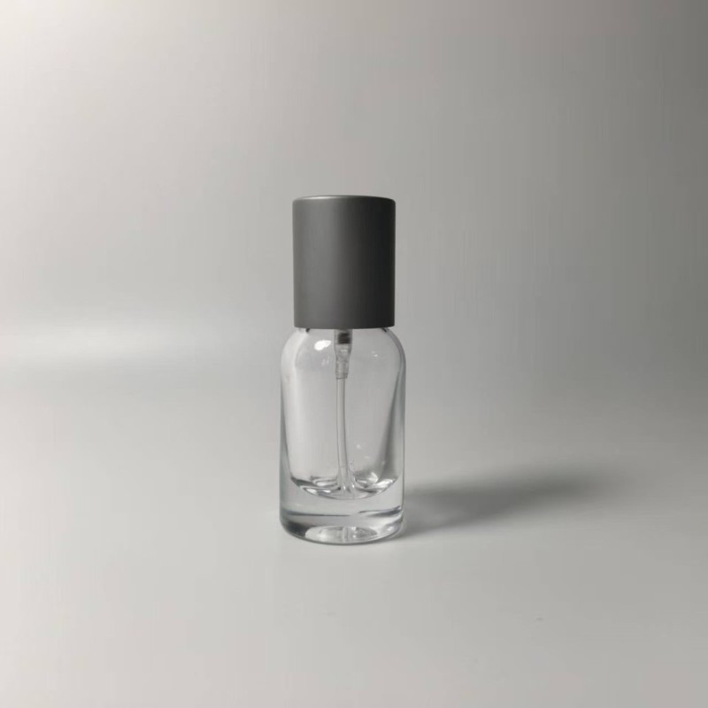 يحتوي على 10 مل من الزيوت العطرية لترطيب البشرة وترطيبها.