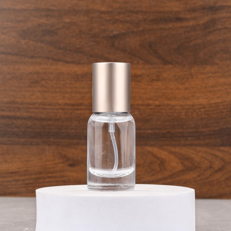 يحتوي على 10 مل من الزيوت العطرية لترطيب البشرة وترطيبها.