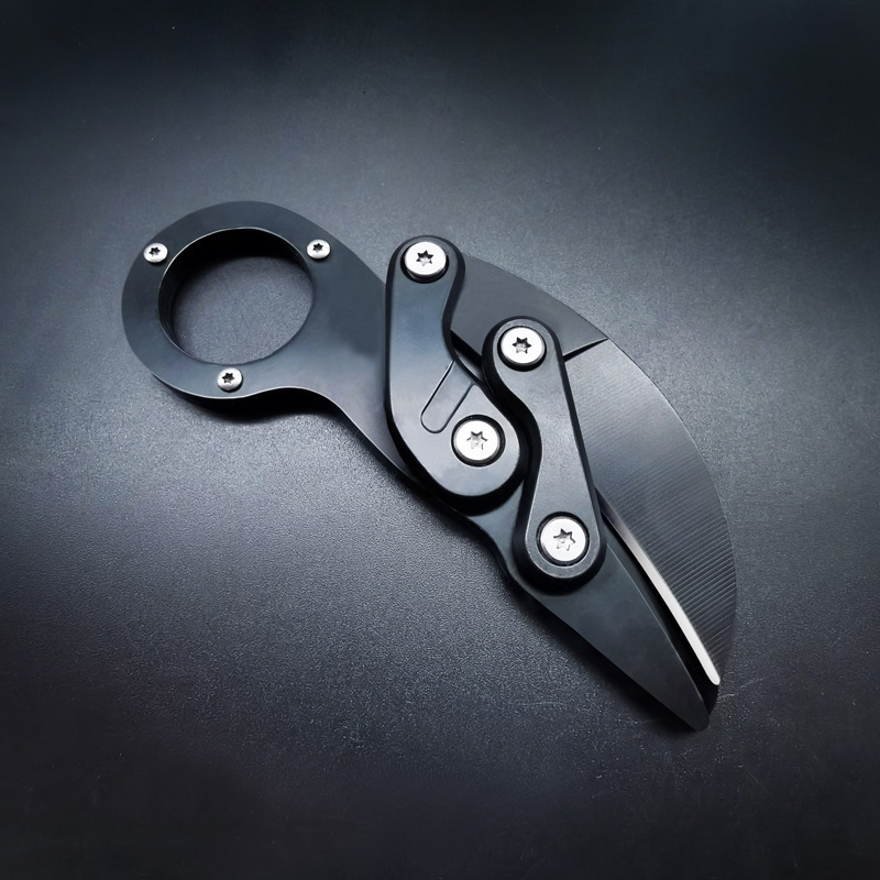 Multifunctional stainless steel claw knife folding mechanical claw knife hand training outdoor mini knife csgo game claw knife