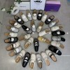 شباشب نسائية ناعمة من جلد البقر، ذات نعل سميك، منسوجة يدويًا، مزودة بغطاء للأصابع، مناسبة للارتداء في الهواء الطلق خلال فصل الصيف، مانعة للانزلاق، سهلة الارتداء، بتصميم مجوف، تسمح بتهوية القدم.
